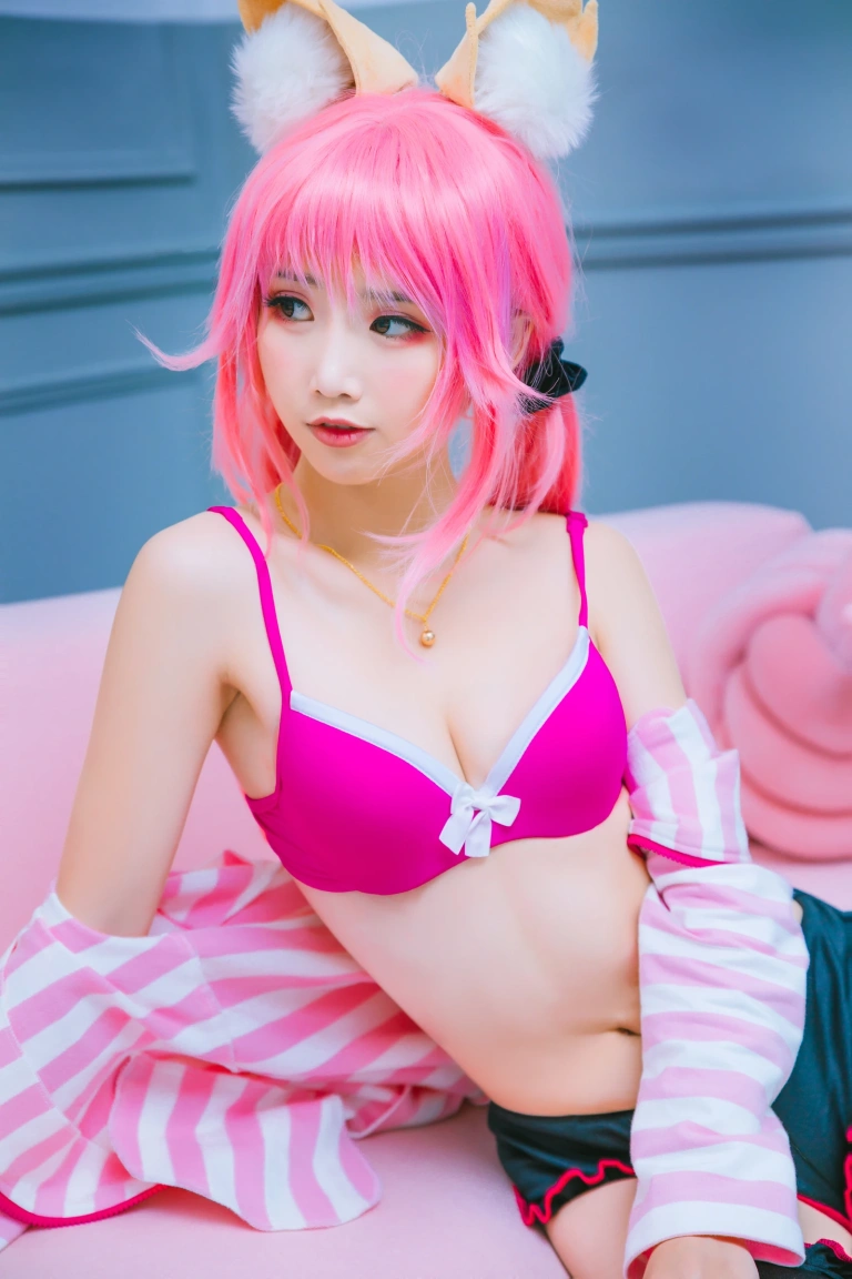 面饼仙儿《玉藻前日常》主题写真：16张全套美图
