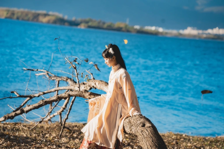 木棉棉《山川如酒》主题写真：35张全套美图