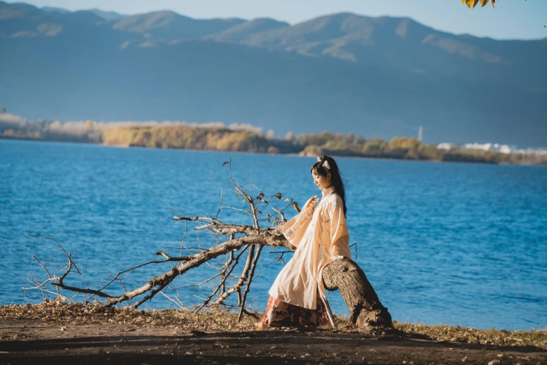 木棉棉《山川如酒》主题写真：35张全套美图
