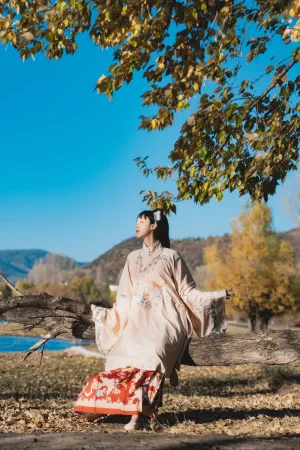 木棉棉《山川如酒》主题写真：35张全套美图