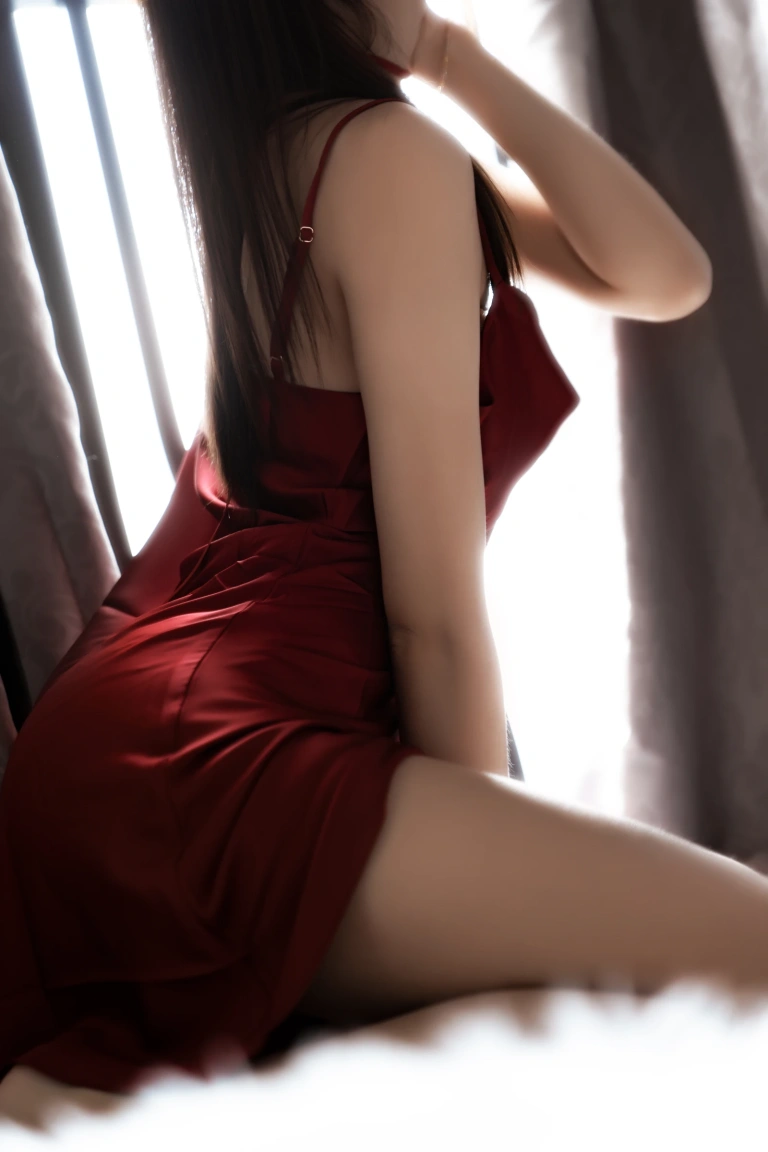 桜桃喵《千丝万缕的红》主题写真：69张全套美图