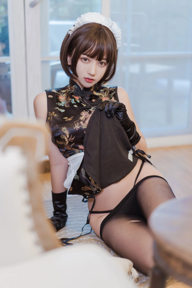 过期米线线喵《黑色旗袍》主题写真：43张全套美图