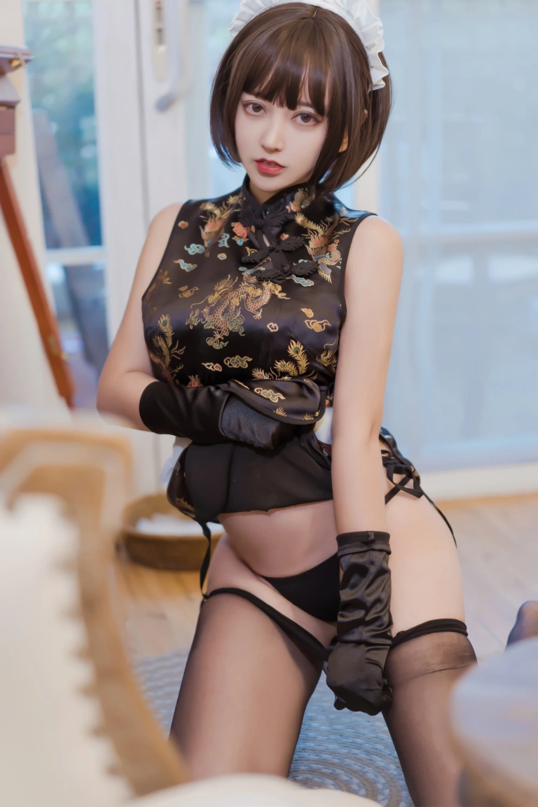 过期米线线喵《黑色旗袍》主题写真：43张全套美图