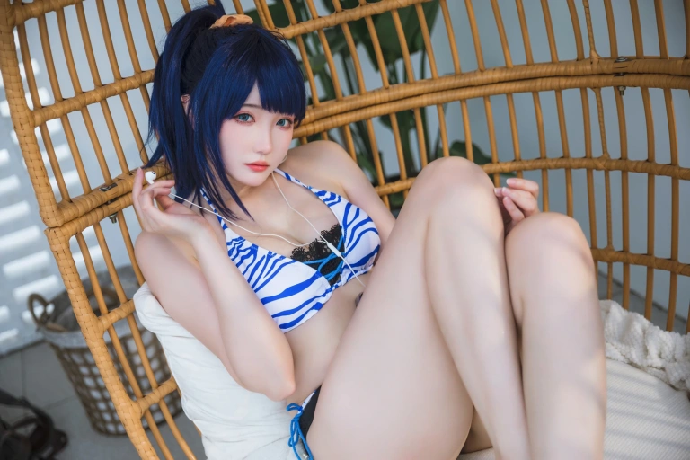 瓜希酱&Momoko葵葵《SSSS.GRIDMAN宝多六花&新条茜 泳装》主题写真：85张全套美图