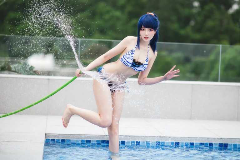 瓜希酱&Momoko葵葵《SSSS.GRIDMAN宝多六花&新条茜 泳装》主题写真：85张全套美图