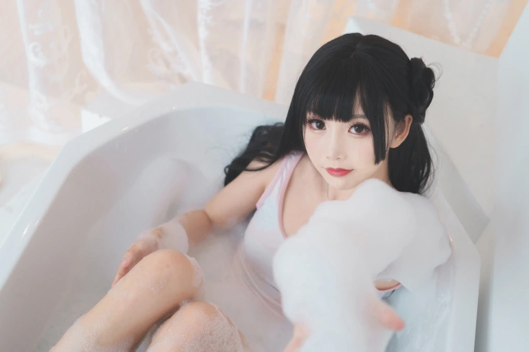 面饼仙儿《浴缸泡泡》主题写真：41张全套美图