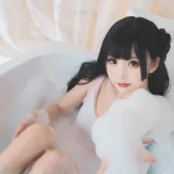 面饼仙儿《浴缸泡泡》主题写真：41张全套美图