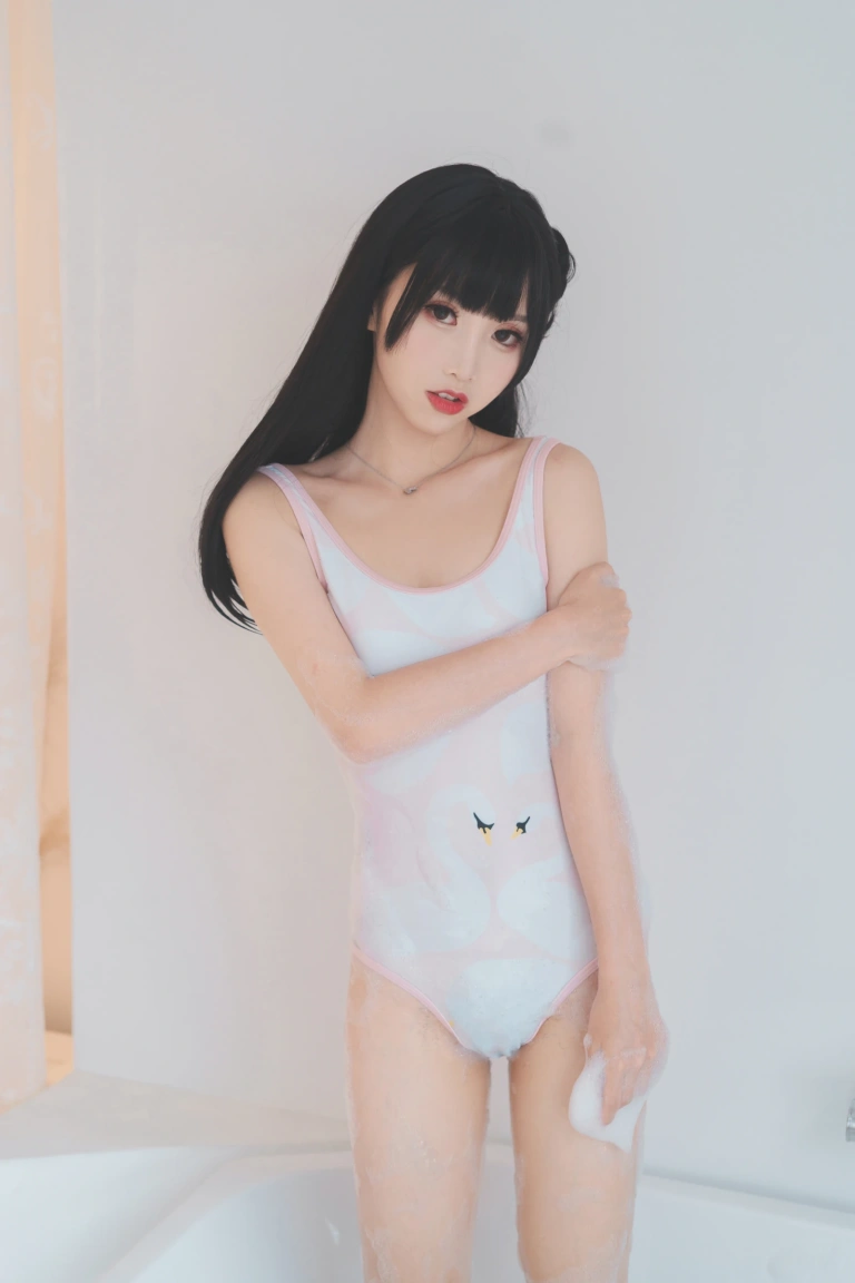 面饼仙儿《浴缸泡泡》主题写真：41张全套美图
