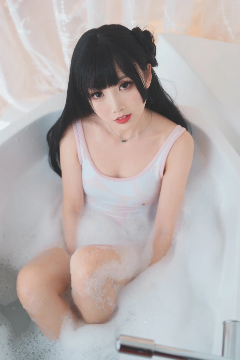 面饼仙儿《浴缸泡泡》主题写真：41张全套美图