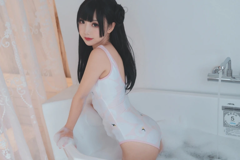 面饼仙儿《浴缸泡泡》主题写真：41张全套美图