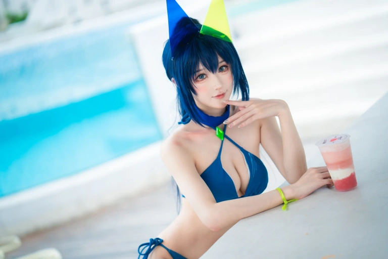 阿包也是兔娘《花园泳装》主题写真：35张全套美图