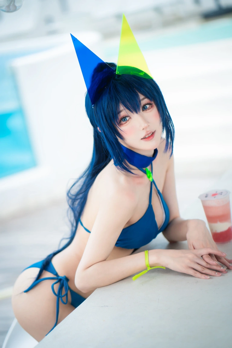 阿包也是兔娘《花园泳装》主题写真：35张全套美图