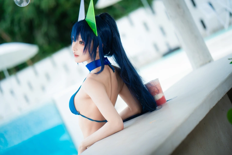 阿包也是兔娘《花园泳装》主题写真：35张全套美图
