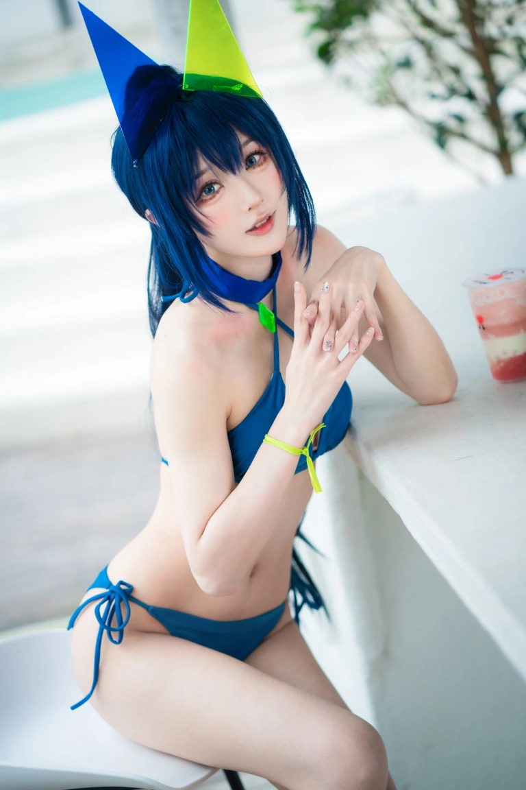 阿包也是兔娘《花园泳装》主题写真：35张全套美图