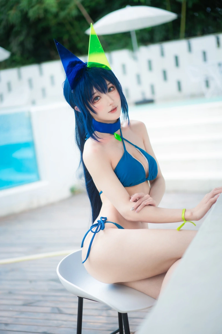 阿包也是兔娘《花园泳装》主题写真：35张全套美图