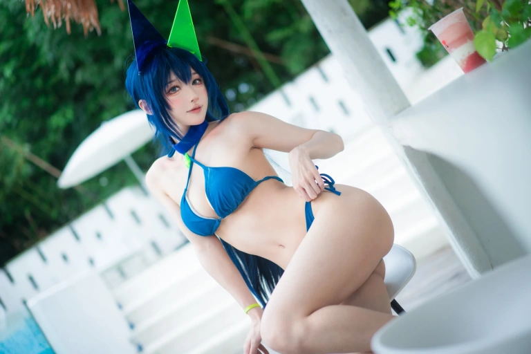 阿包也是兔娘《花园泳装》主题写真：35张全套美图