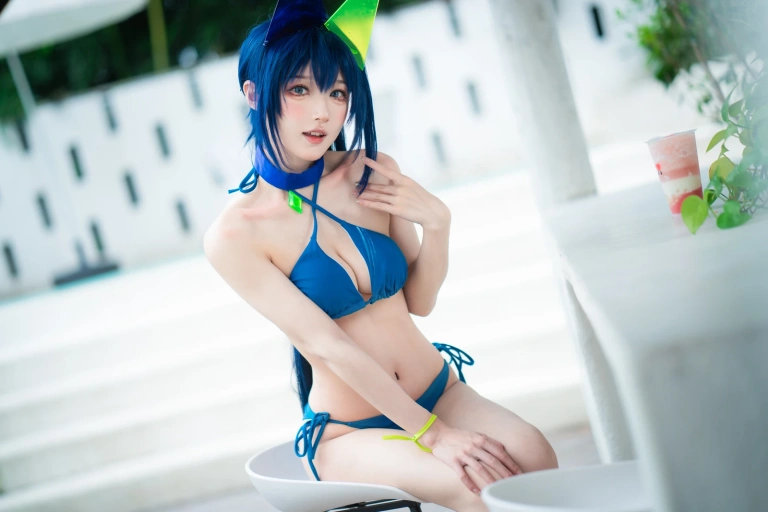 阿包也是兔娘《花园泳装》主题写真：35张全套美图