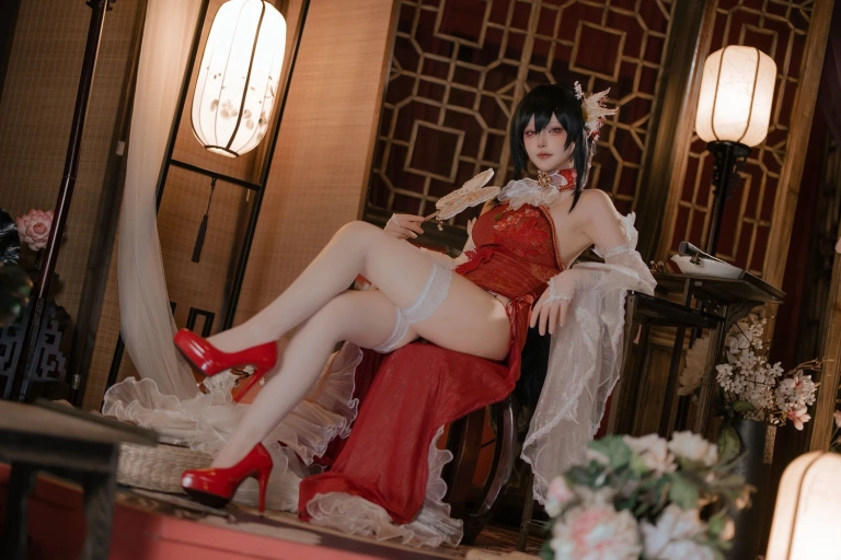 屿鱼《碧蓝航线 镇海 锦帐良宵》主题写真：65张全套美图