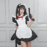 面饼仙儿《左轮女仆》主题写真：15张全套美图