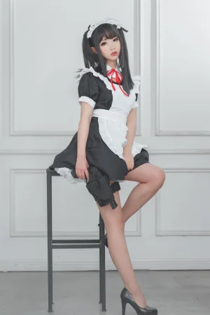 面饼仙儿《左轮女仆》主题写真：15张全套美图