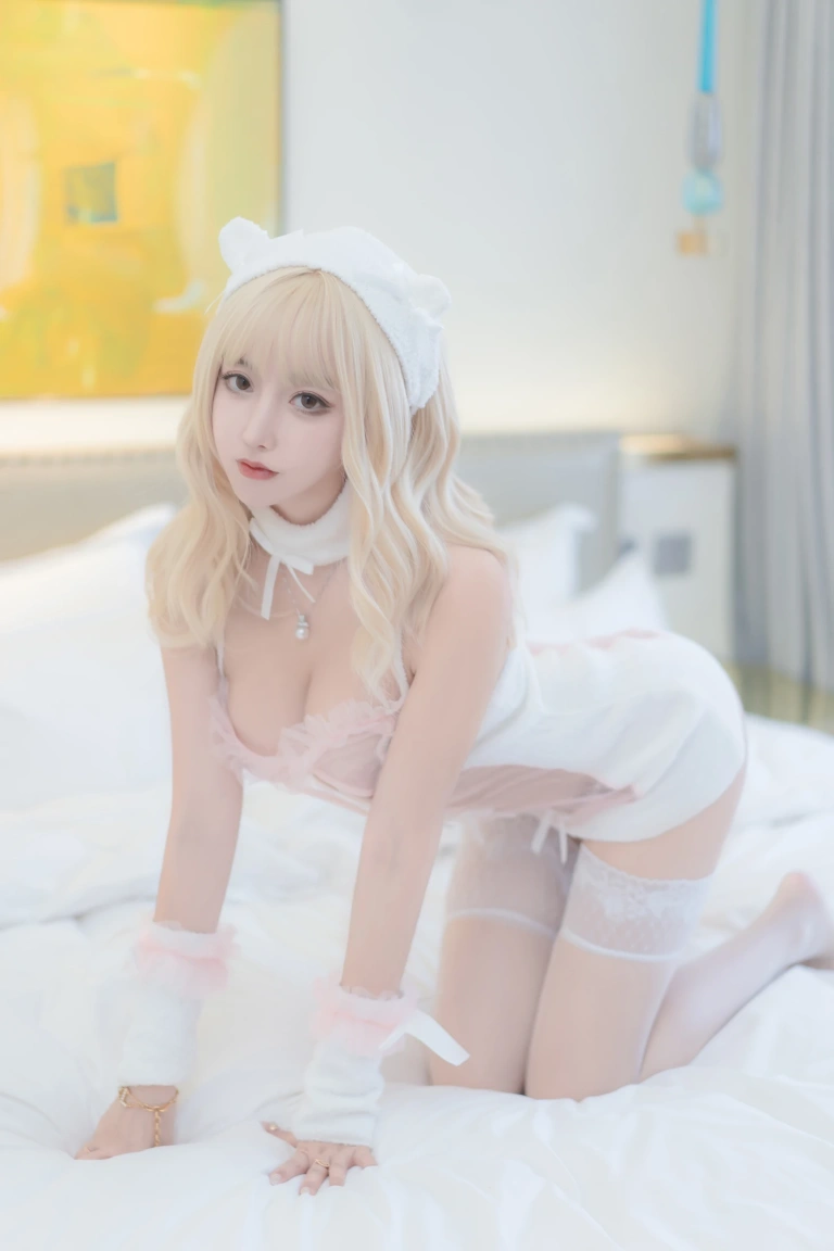 过期米线线喵《小熊》主题写真：56张全套美图