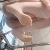 布丁大法《湿透的白丝袜脚》主题写真：23张全套美图，含2个视频