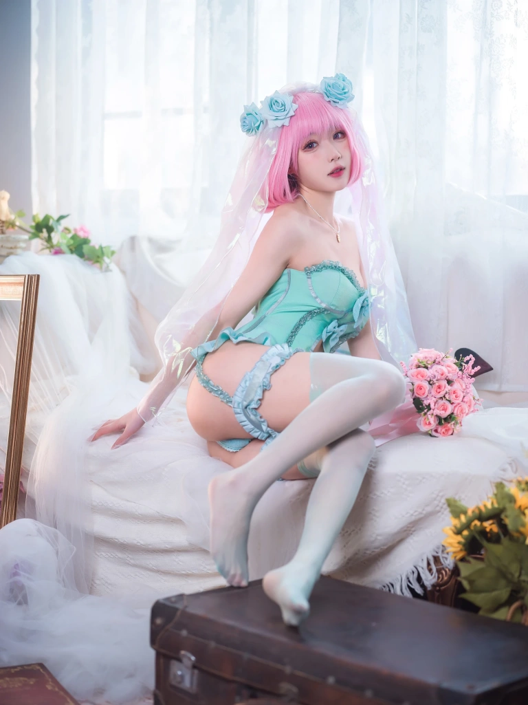 阿包也是兔娘《梦梦 婚纱内衣》主题写真：33张全套美图