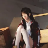 桜桃喵《桜桃未熟3 废弃教室》主题写真：38张全套美图