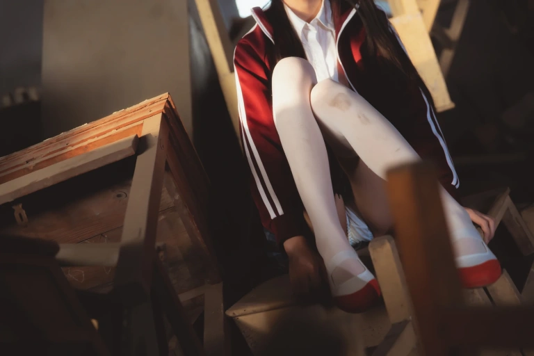 桜桃喵《桜桃未熟3 废弃教室》主题写真：38张全套美图