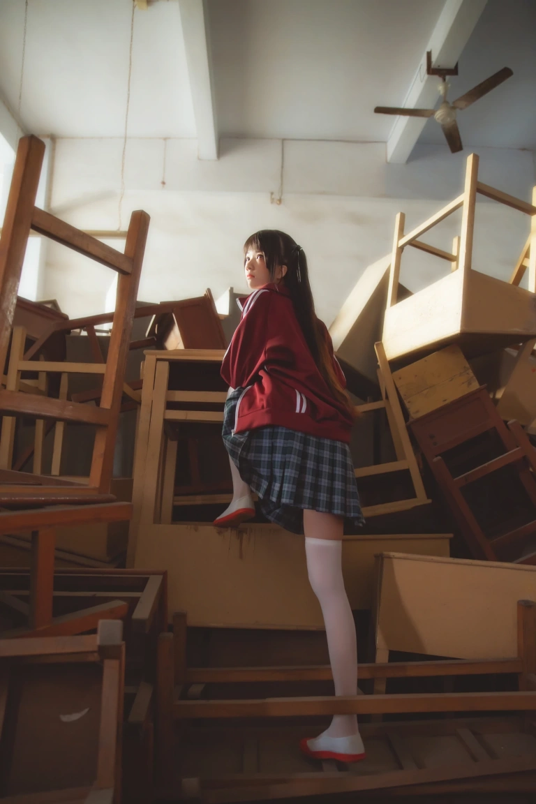 桜桃喵《桜桃未熟3 废弃教室》主题写真：38张全套美图
