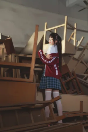 桜桃喵《桜桃未熟3 废弃教室》主题写真：38张全套美图