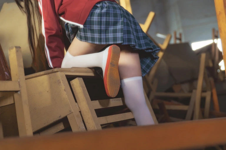 桜桃喵《桜桃未熟3 废弃教室》主题写真：38张全套美图
