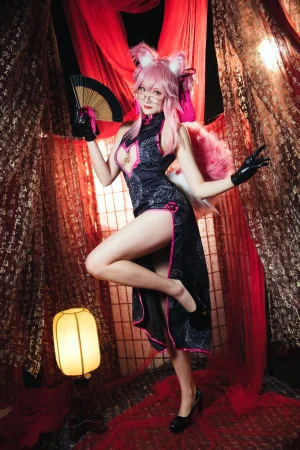 瓜希酱《高扬斯卡娅》主题写真：20张全套美图