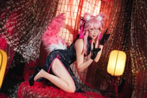 瓜希酱《高扬斯卡娅》主题写真：20张全套美图