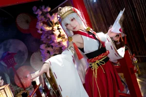 阿包也是兔娘《樱境物语 巫女浴池》主题写真：58张全套美图，含1个视频