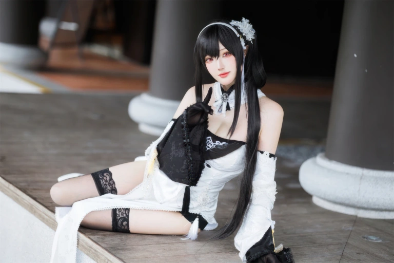 瓜希酱《碧蓝航线 镇海旗袍》主题写真：15张全套美图