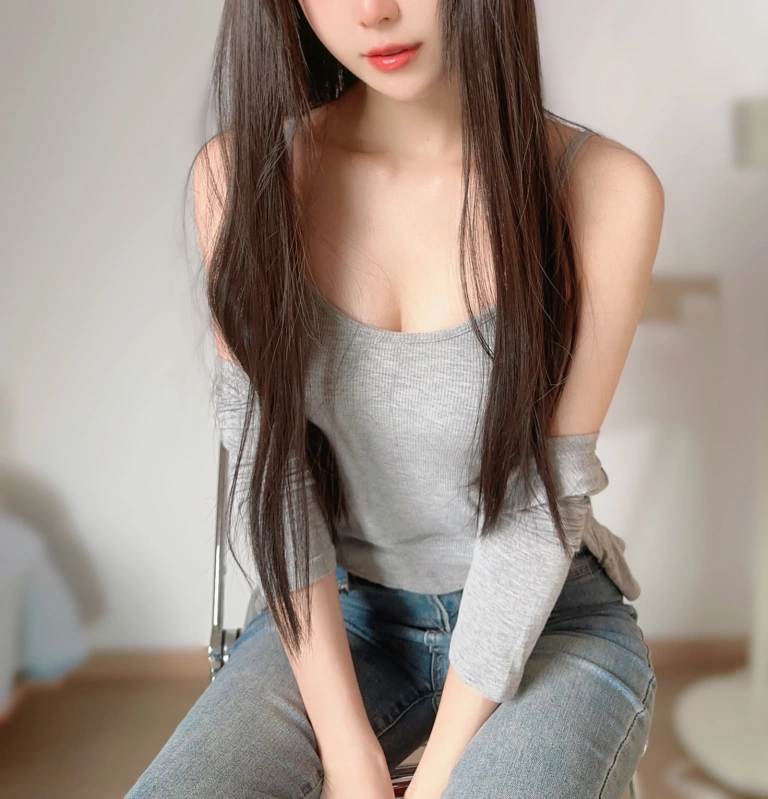 布丁大法《[Perohub] 2025年08月合集》主题写真：119张全套美图，含14个视频