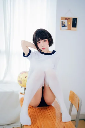 果咩酱《体操服》主题写真：19张全套美图