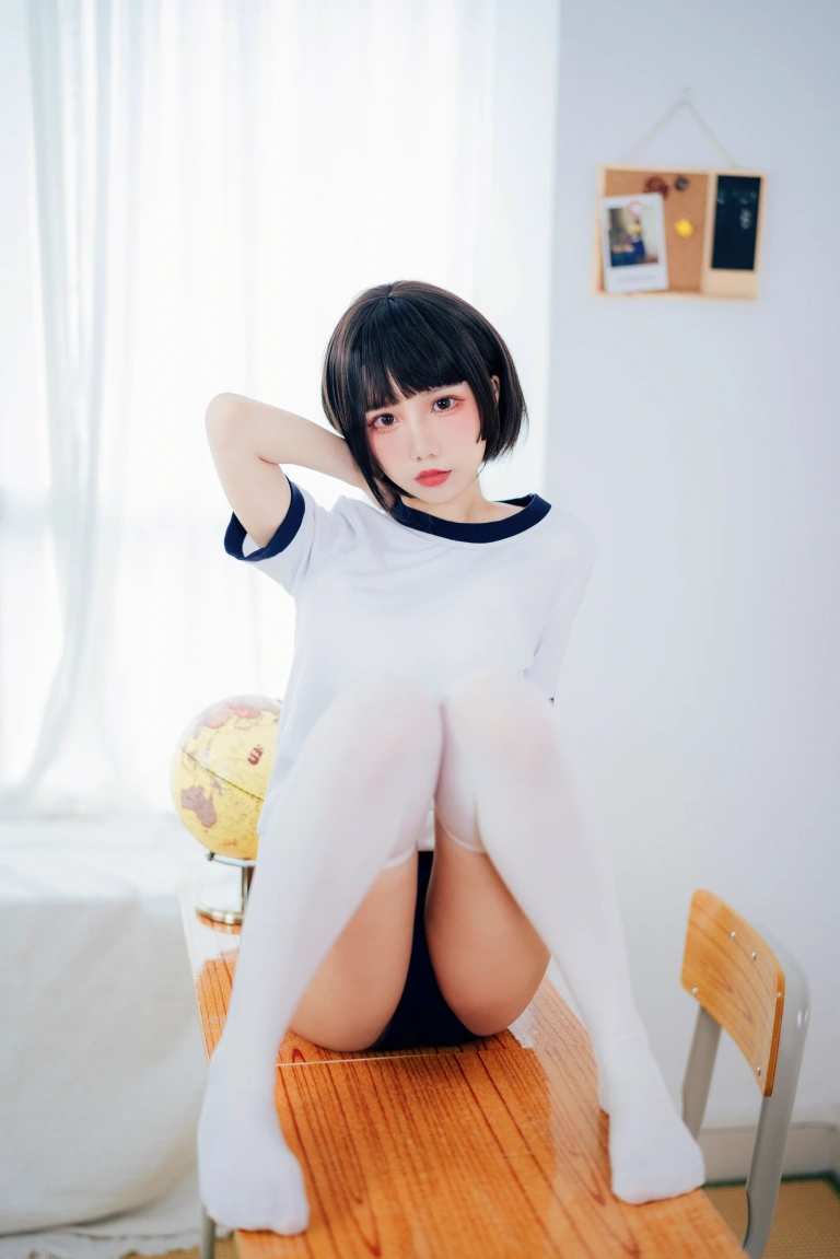 果咩酱《体操服》主题写真：19张全套美图