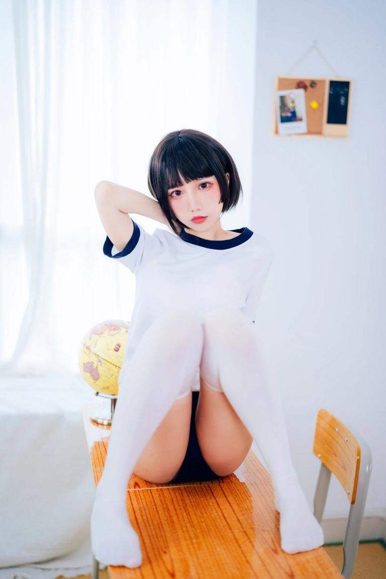 果咩酱《体操服》主题写真：19张全套美图