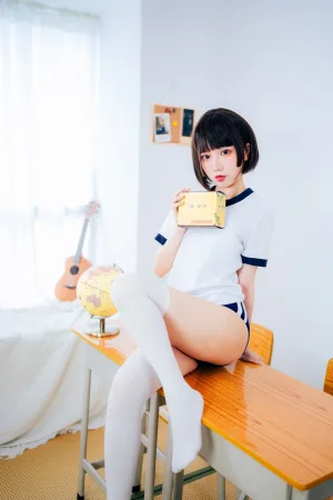 果咩酱《体操服》主题写真：19张全套美图
