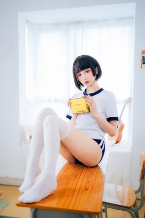 果咩酱《体操服》主题写真：19张全套美图