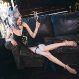 周叽是可爱兔兔《一周年礼服》主题写真：24张全套美图