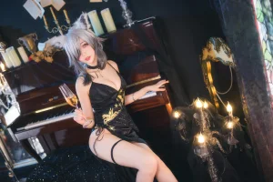 周叽是可爱兔兔《一周年礼服》主题写真：24张全套美图