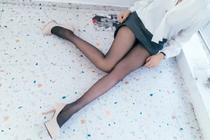 轩萧学姐《NO.08 – OL》主题写真：34张全套美图