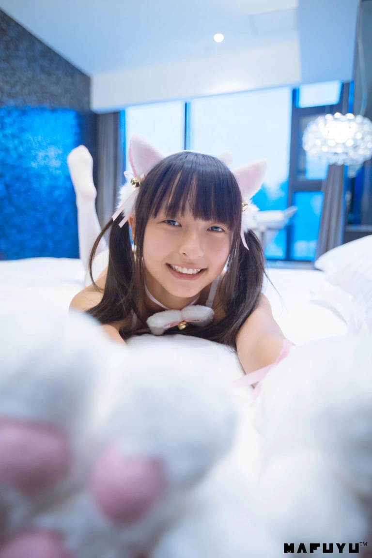 神楽坂真冬《Reimu猫娘系列》主题写真：40张全套美图