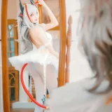 瓜希酱《明日方舟 w芭蕾》主题写真：15张全套美图