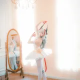 瓜希酱《明日方舟 w芭蕾》主题写真：15张全套美图