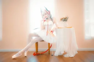 瓜希酱《明日方舟 w芭蕾》主题写真：15张全套美图