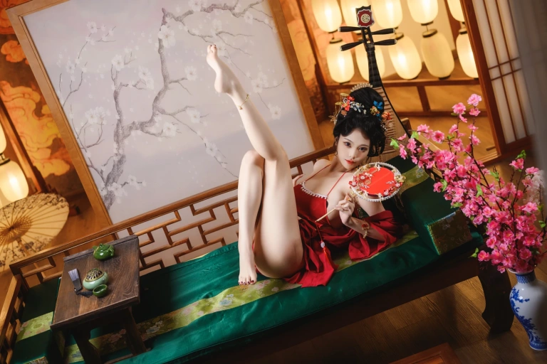 蜜汁猫裘《唐宫夜宴》主题写真：61张全套美图，含1个视频